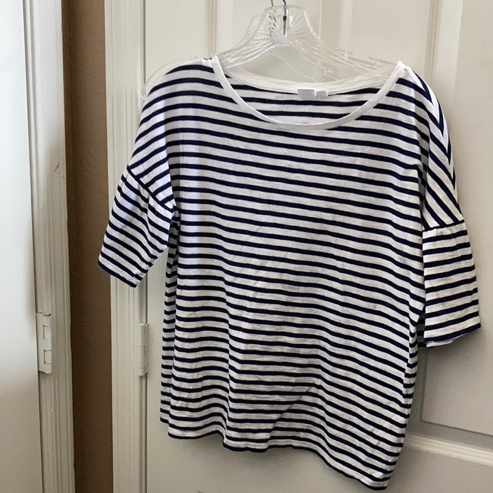 FINAL MARKDOWN Ladies’ GAP drop-shoulder tee (S)